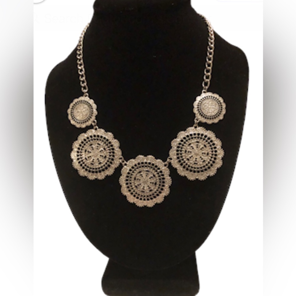 C1946  - Silver Tone Medallions Adjustable Length Statement Necklace‎